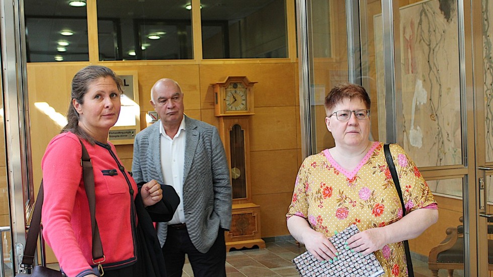 Målsägandebiträdet Karin Wålander, kriminalinspektör Henry Jansén och kammaråklagare Britt-Louise Viklund deltog under måndagens bevisupptagning i tingsrätten. 