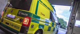 Larmet från ambulansen: Tvingas lämna skadade