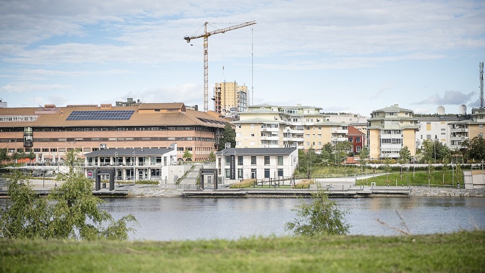 Det har satsats stora pengar på nybyggnationer i Skellefteå de senaste åren. Insändarskribenten efterlyser satsningar på vård och omsorg också.