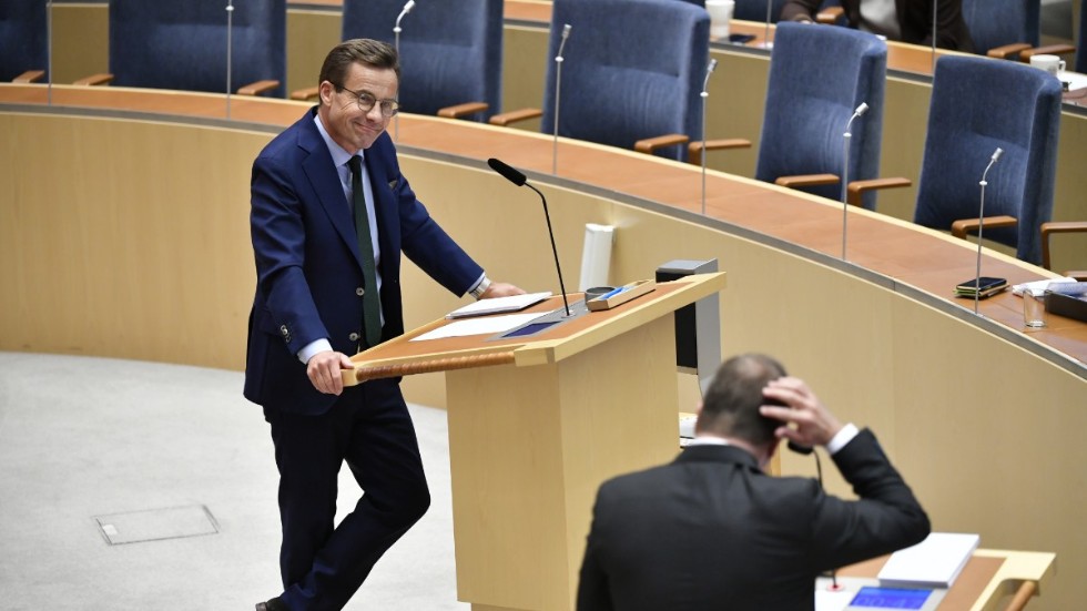 Ulf Kristersson och Stefan Löfven leder de två partier som tampas om regeringsmakten i nästa val. Kommer det att märkas och höras i riksdagen idag; lunkar någon på ett annorlunda sätt?