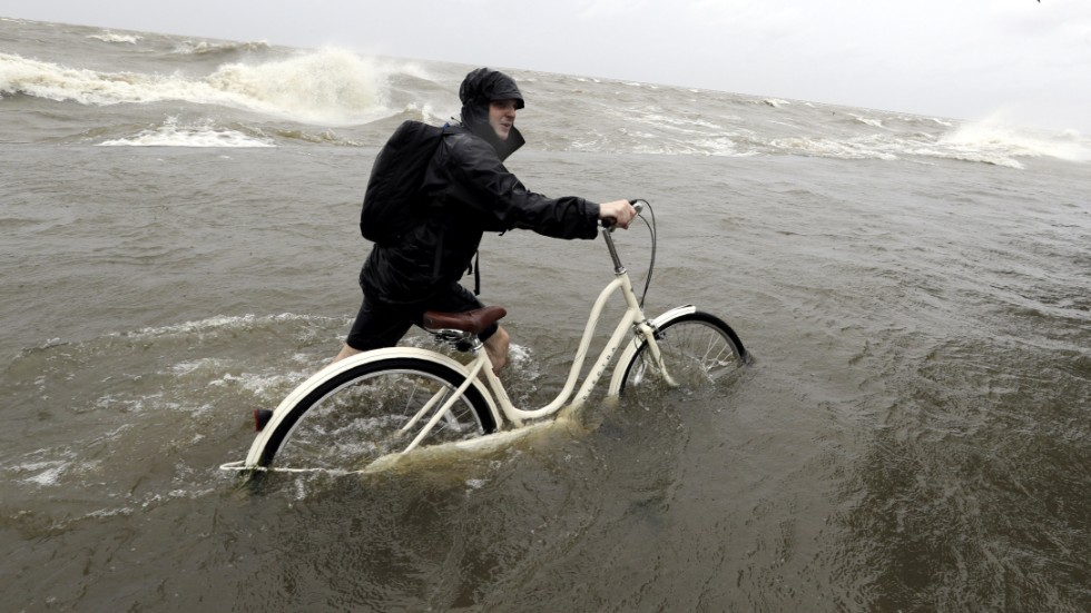 Fullt så illa som på den här bilden från översvämningarna i den amerikanska delstaten Louisiana 2019 behöver det inte bli. Men samhällsplaneringen behöver vara redo att hantera de föränderliga förutsättningarna med stigande havsnivåer under decennier framöver.