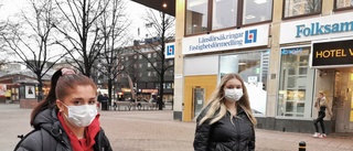 Vera och Zahraa startade namninsamling på skolan