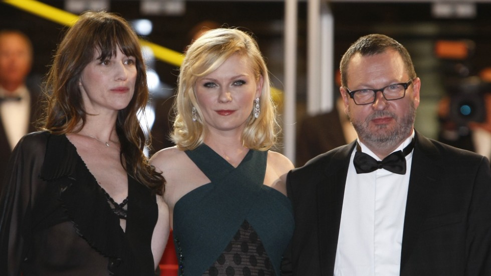 Charlotte Gainsbourg, Kirsten Dunst och Lars Von Trier 2011 när "Melancholia" visades på filmfestivalen i Cannes. Arkivbild.