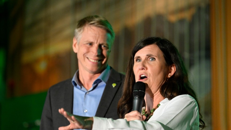 Miljöpartiets språkrör Per Bolund (MP) och Märta Stenevi (MP) firade under valnatten. Arkivbild.