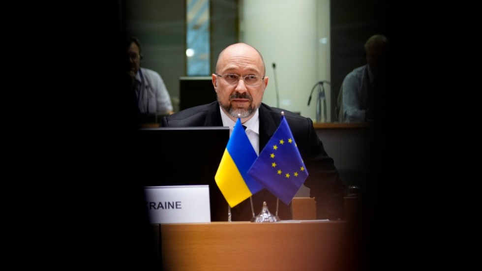 Ukrainas premiärminister Denys Sjmyhal på besök i Bryssel i måndags. Rysslands krig i Ukraina får stor inverkan på EU-arbetet under hösten.