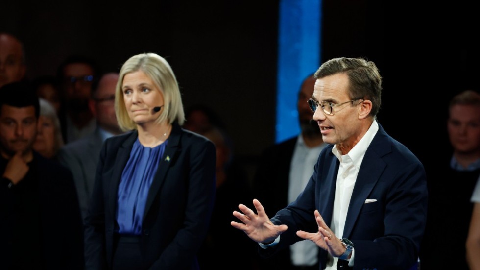 Statsministerduell mellan Magdalena Andersson (S) och Ulf Kristersson (M). När sakfrågorna hamnar i fokus vinner oppositionen.