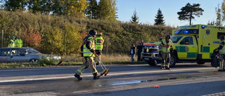 Bil och A-traktor krockade på väg 288