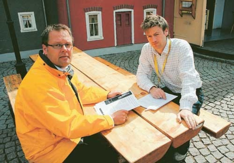 "Någon har missat att tänka fullt ut." Det säger Mikael Ahlerup och Björn Pettersson om förslaget att slopa säsongsanställningen och att den som jobbar mer än 14 månader inom fem år automatiskt blir fast anställd.