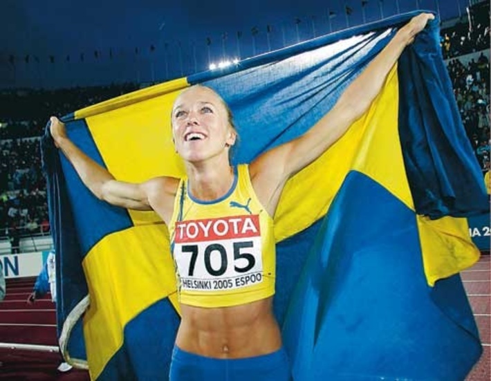 VM-guld, VM-guld, VM-guld! För ett år sedan skadade sig höjdhoppsstjärnan Kajsa Bergqvist svårt under tävling, i går blev hon världsmästare.
