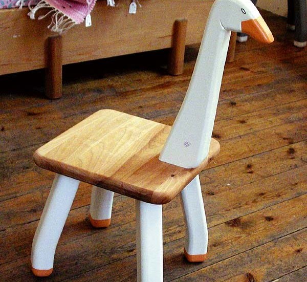 Bland konstverken finns den här gåsstolen gjord av Staffan Bjerkert.