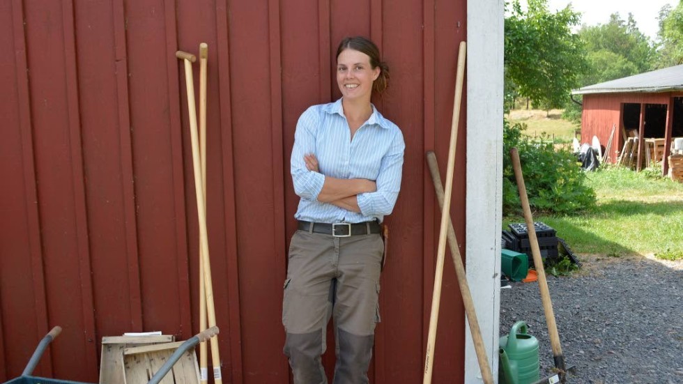 Carolina Dahlberg har slagit in på en väg som inte är så vanlig. Hon driver ett andelsjordbruk på föräldrarnas gård, utanför Virserum.