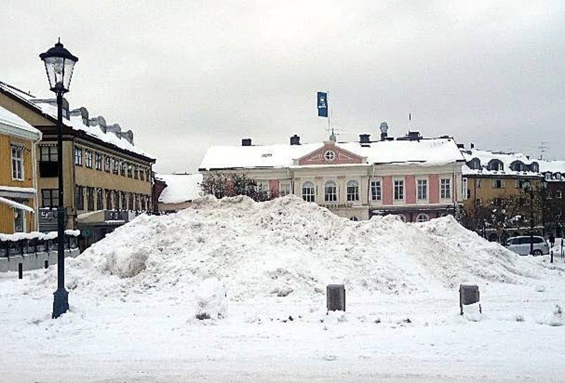 Minns den snö som föll i mars. Det kostade kommunen tre miljoner, nästan dubbelt så mycket som snöbudgeten för ett helt år.