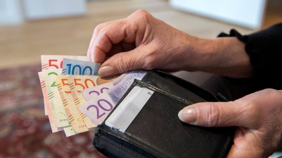 En påfyllning i plånboken med 15 000 kronor i veckan i ett år har en lottköpare i Mariannelund kammat hem.