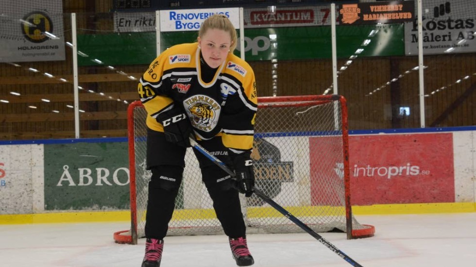 Till vardags spelar Elsa Karlsson i Vimmerby Hockey i laget P04-05.