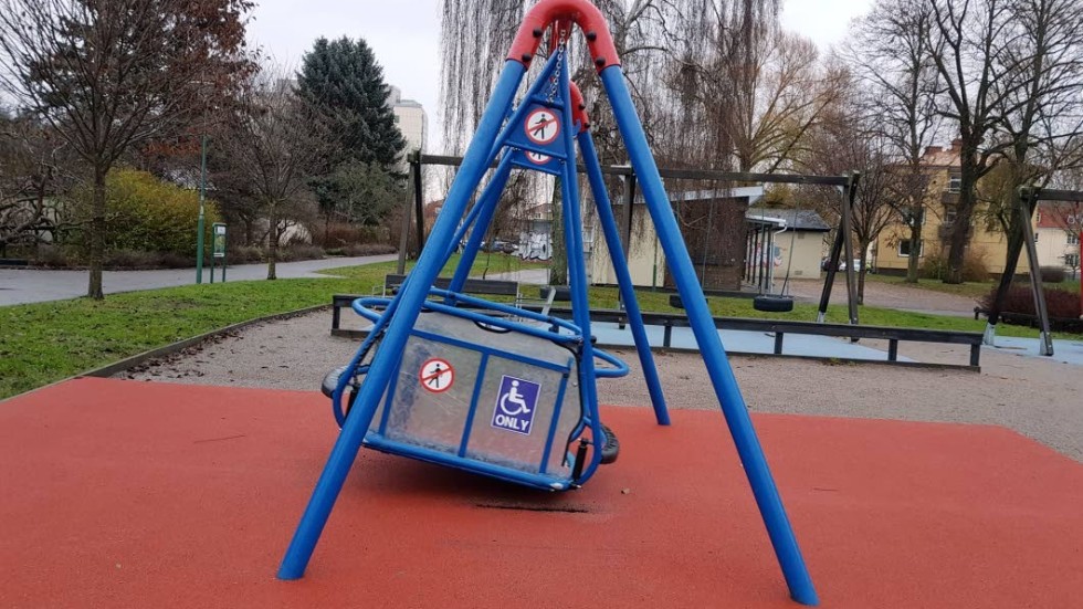 Liberalerna vill se gungor för rullstolsburna i Eskilstunas lekplatser.
