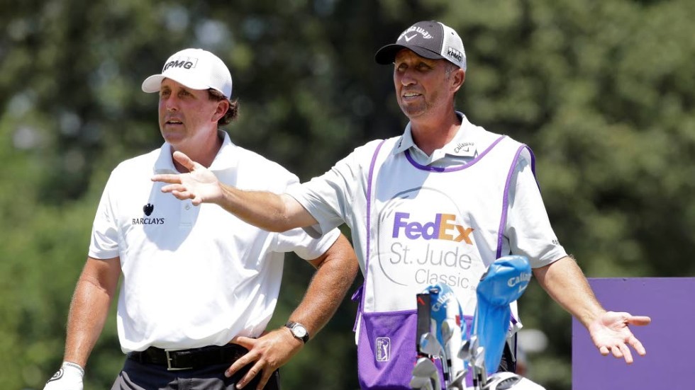 Radarpar. Phil Mickelson och Jim "Bones" Mackay. Efter 25 år tillsammans på golfbanan bröt de upp tidigare i somras.