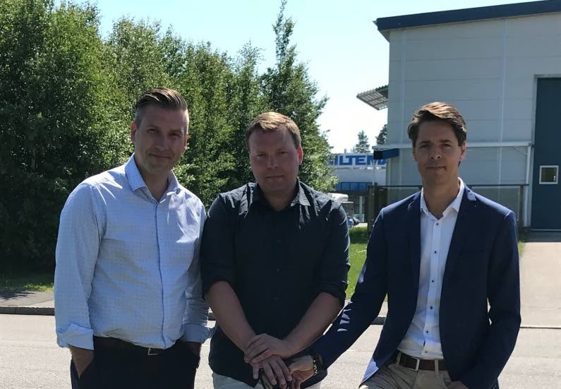 Första spadtaget. Från vänster  Fredrik Bagge Tillväxt Motala, Robert Johansson och Erik Lindahl.