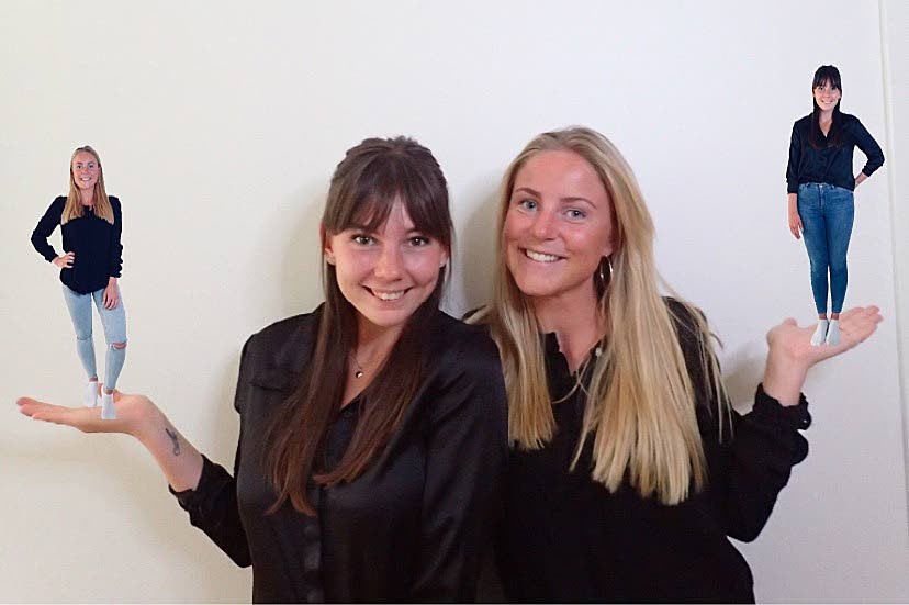 Poddomslaget till "Vi lyfter". Hanna Hartvig och vännen Marielle Jarlinius lyfter ämnet psykisk ohälsa i en nystartad podd.