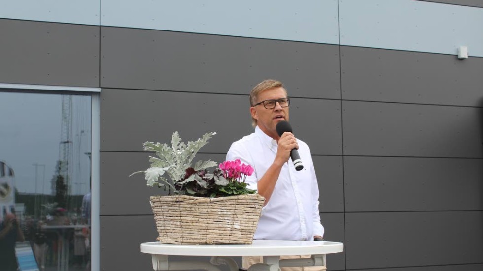 Idrottsstrateg Johan Råsbrink tackade Kinda kommun för en fin anläggning.