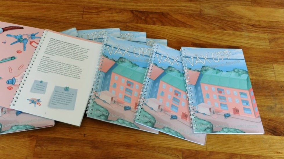 Victoria Essenholm och David Larsson har skrivit och tryckt boken Väx upp, som innehåller matnyttiga råd för den som ska flytta hemifrån.