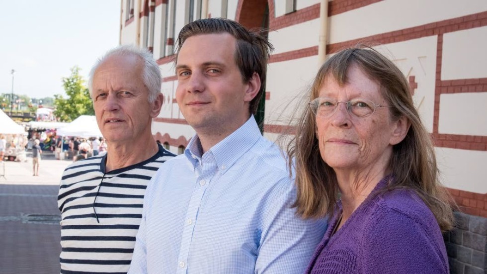 ”Invånarna måste få säga vad de tycker när det handlar om en så stor kostnad som en södra infart innebär för kommunen.”, anser vänsterpartisterna Leif Svensson, Andreas Rindbäck Wallin och Mariann Gustafsson.