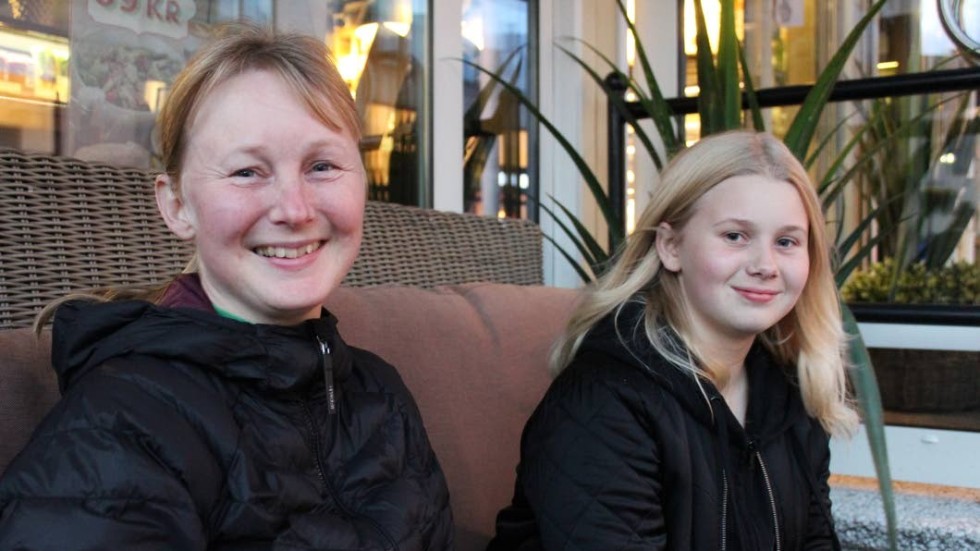 Mor och dotter, Karina och Emma Dahl, hade en mysig fikastund på stan.