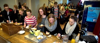 Pannkaksfrukost lockar studenter