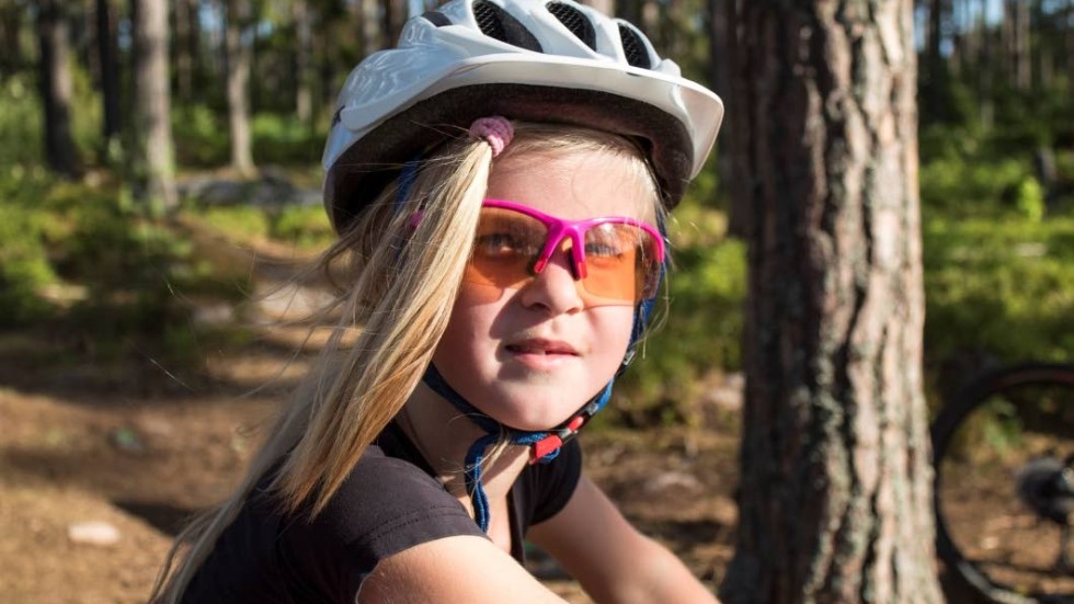 "Det roligaste var nog att cykla på banorna med hinder", säger Cassandra Gustafsson om Friluftsfrämjandets cykelskola.