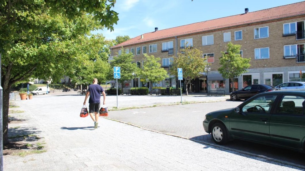 Bara parkeringsplatser och tomma ytor. Här vill Christoffer Sjögren skapa mer liv.