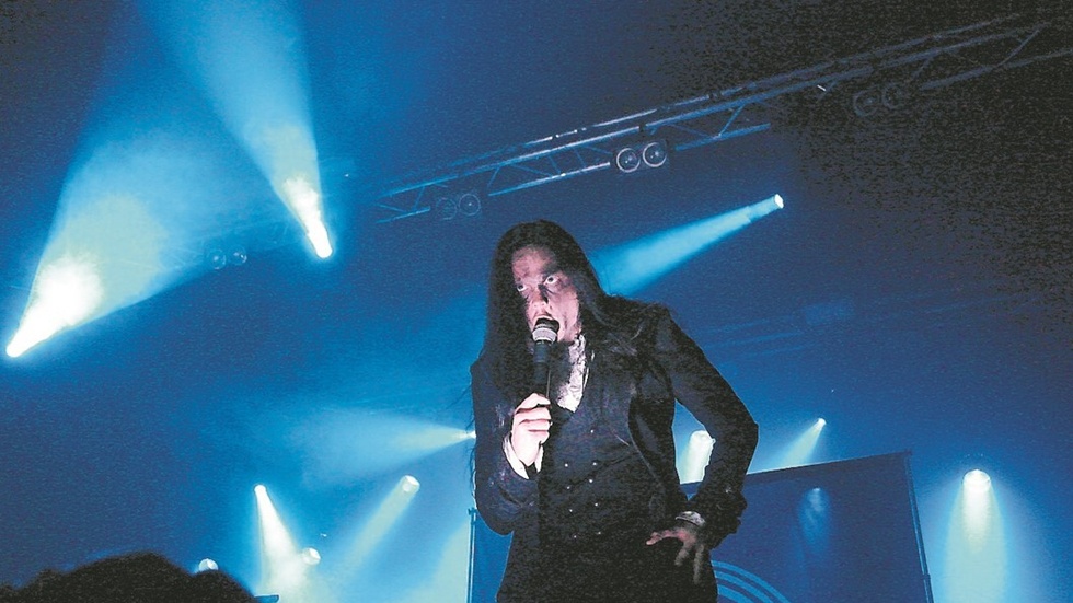 Svenska bandet Witchery lockade publiken till demoniska vrål.