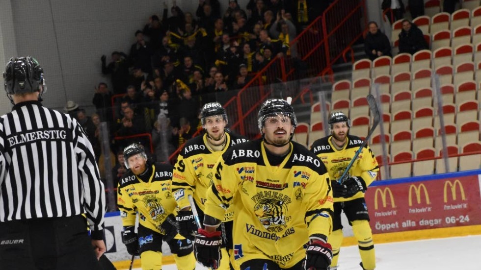 Vimmerby Hockey tappar nyttige Pontus Johansson.