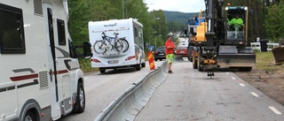 Långa köer efter vattenläcka