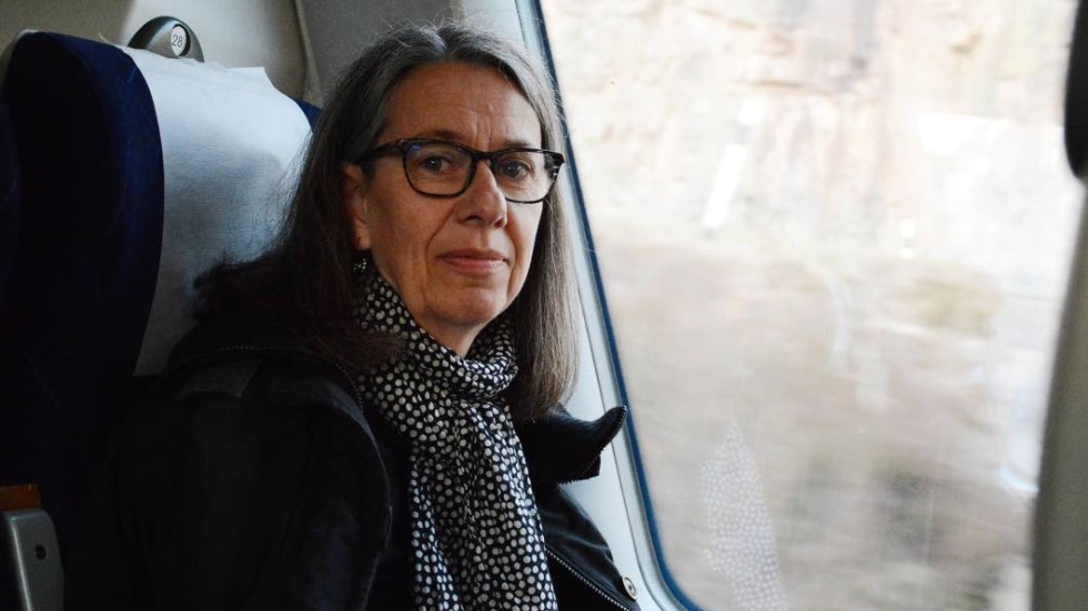 Ann-Sofie Falk från Vimmerby tar tåget tur och retur till jobbet i Hultsfred. "Det funkar jättebra," säger hon.