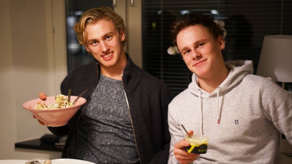 Johan Södergran och Olle Lycksell är inte bara stjärnor på isen, utan även i köket. Tillsammans driver de Instagramkontot "lyckselljohansmatresa".
