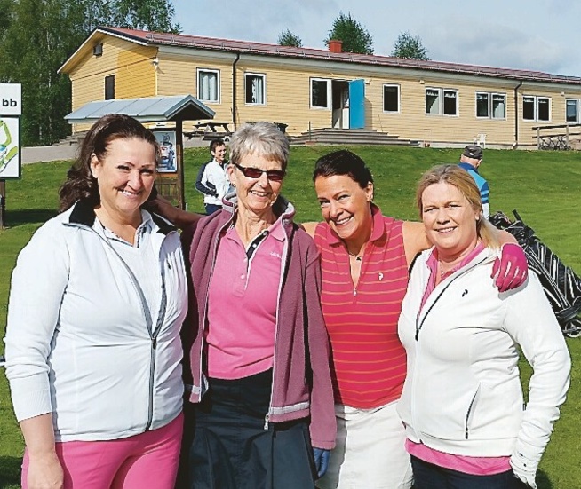 Serena Johansson, Evy Axelsson, Cecilia R Karlsson och Veronica Borg utgjorde ett damlag under helgens tävling vid Björndal.