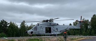 Försvarets helikopter provlandar vid sjukhuset