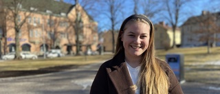 19-åriga Alice Landerholm (M) tar sikte på nytt mål ✓Kopplingen till statsministern ✓Livlinan hon ringer 