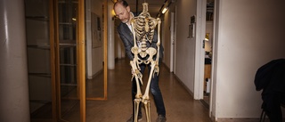 Lundellska skolan gör sig av med skelett i garderoben