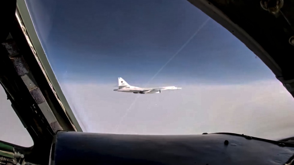 Strategiska ryska bombflygplanet Tu-160 kan bära kärnvapen. Arkivbild.