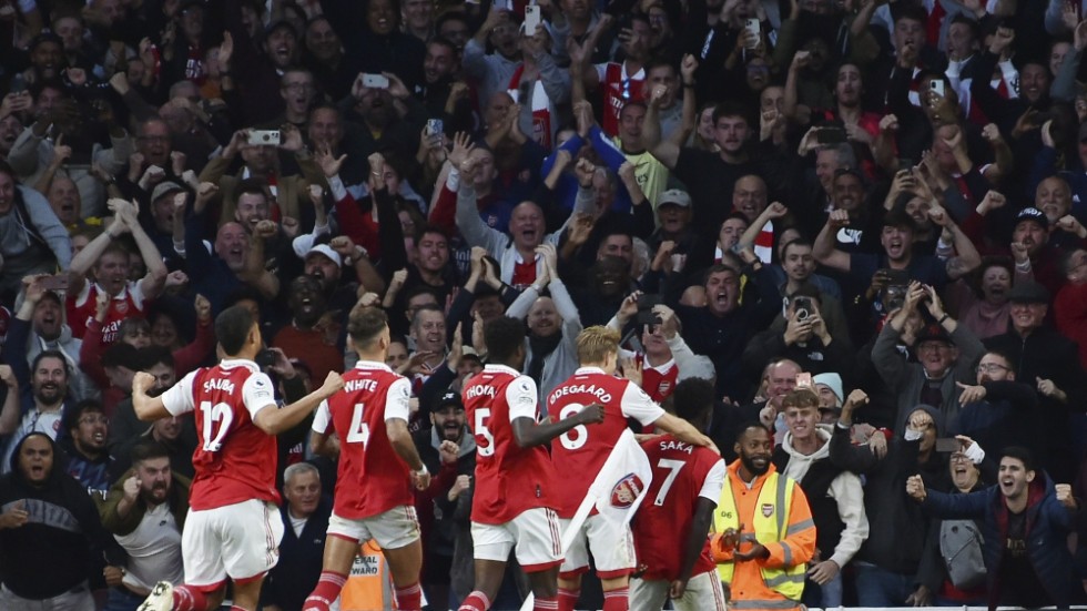 Arsenals Bukayo Saka, längst till höger, avgjorde stormötet mot Liverpool med två mål.