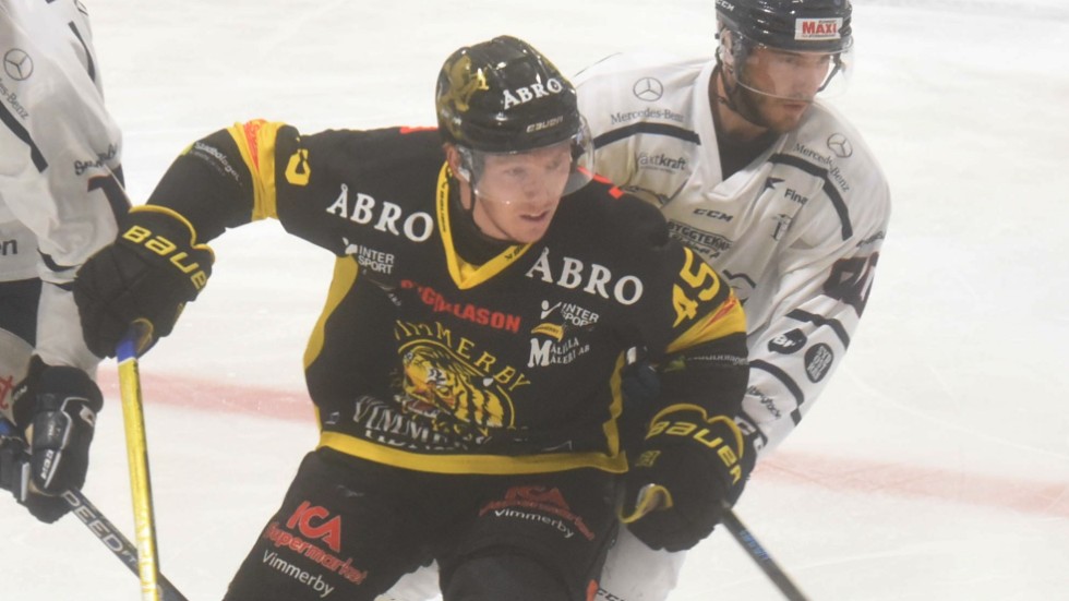 Isac Andersson stannar i Vimmerby Hockey.