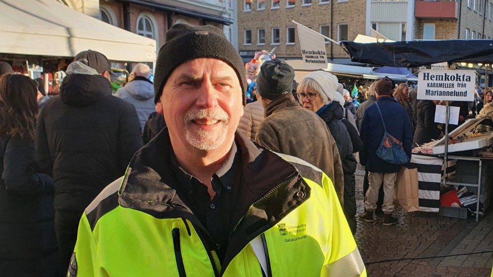 Tomas Larsson på kommunens driftavdelning ansvarar för marknaderna i Vimmerby. Han känner spontant större intresse för Tomasmarknaden än för höstmarknaden i oktober.