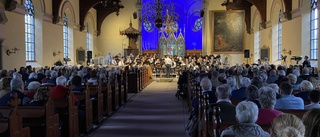 Fullsatt i Stora Kyrkan när musikkåren firade 100 år