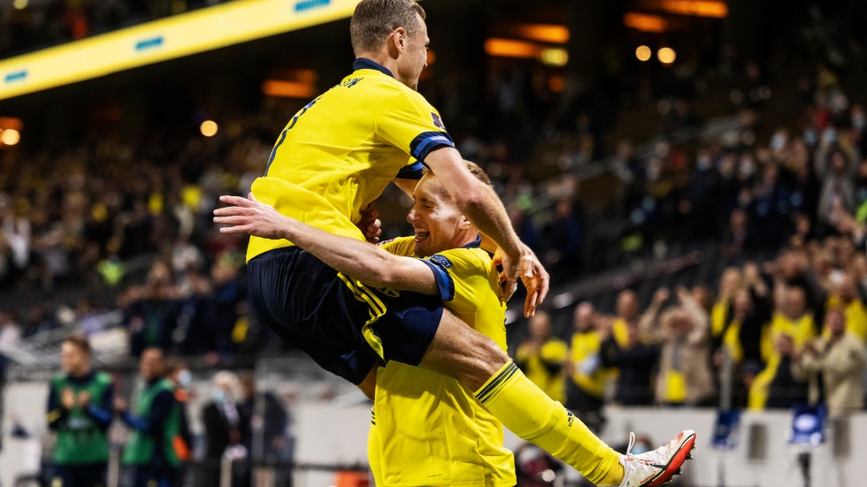 Svenskt jubel efter 2–1-målet mot Spanien.