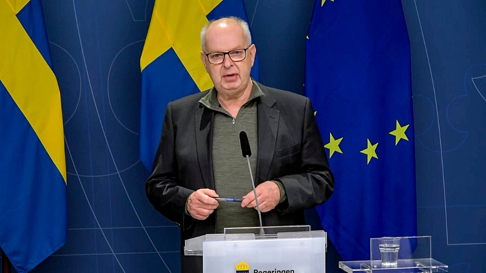 Regeringen har utsett den före detta chefredaktören Mats Svegfors till att utreda förändrat mediestöd.