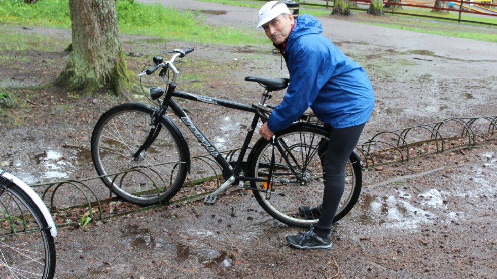 SD: s gruppledare Florian Aranda cyklar gärna dit han ska.Vilket inte betyder att han vill försvåra för biltrafiken i Norrköping. Han är kritisk till kommunens parkeringspolitik.