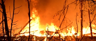 Ladugård utanför Ärla totalförstörd i omfattande brand