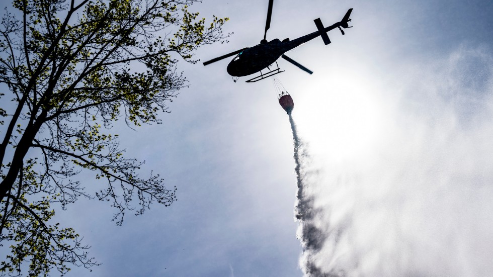 En helikopter användes för att släcka en brand i Strömsunds kommun. Arkivbild.