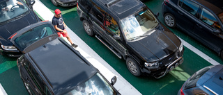 Trafikverket ersätter skadad bil • Blev påkörd på väg ombord på Fåröfärjan