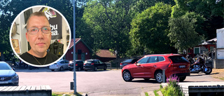 Kjell om parkeringskaoset i Sundbyholm: "Lördag och söndag är katastrof"